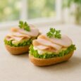 ChatGPT Brötchen hälfte mit Putenbrust