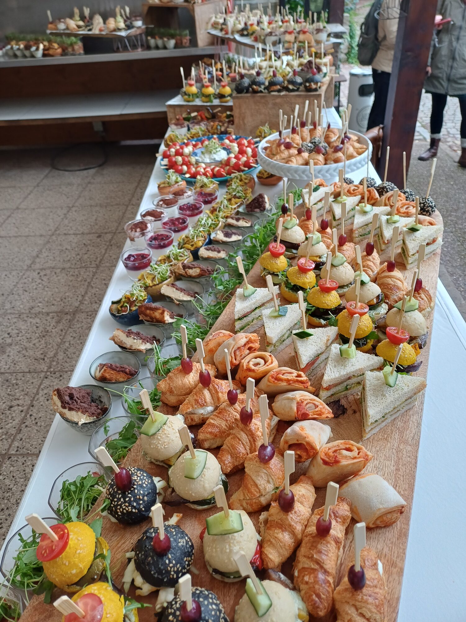Fingerfood-Catering für einen Business-Empfang in Dresden
